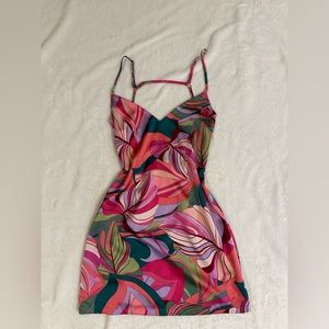 The cutest little dress. Perfect for girls night out, date night, etc